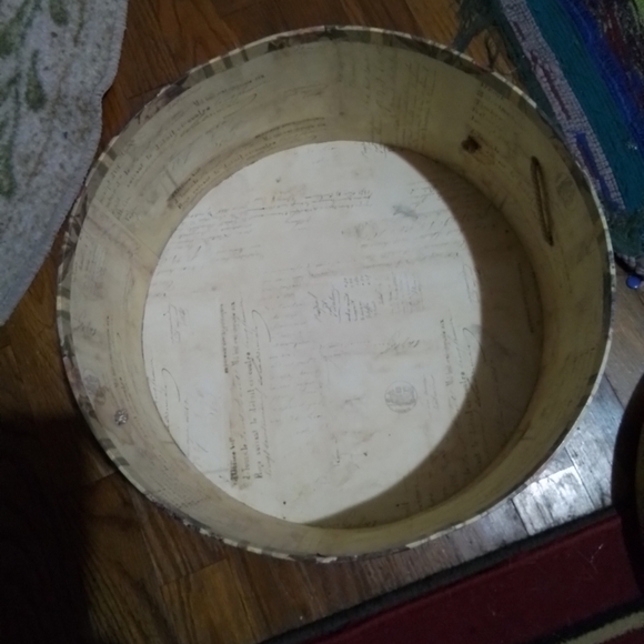 Vintage Tri-Coastal Designs Hat Box. - Picture 3 of 10